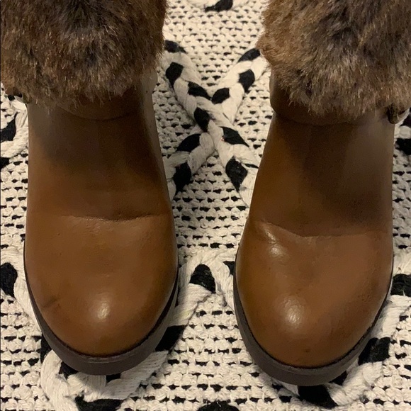 Adorable fuzzy boots - Picture 2 of 2